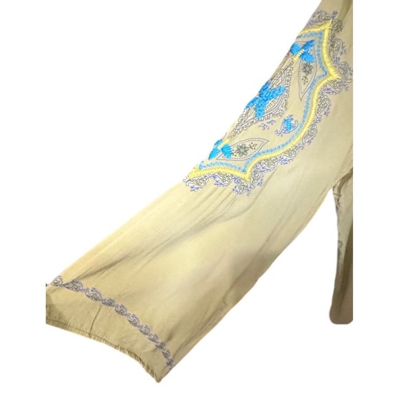 One World women’s size L green embroidered bell sleeve Boho top - Picture 3 of 8